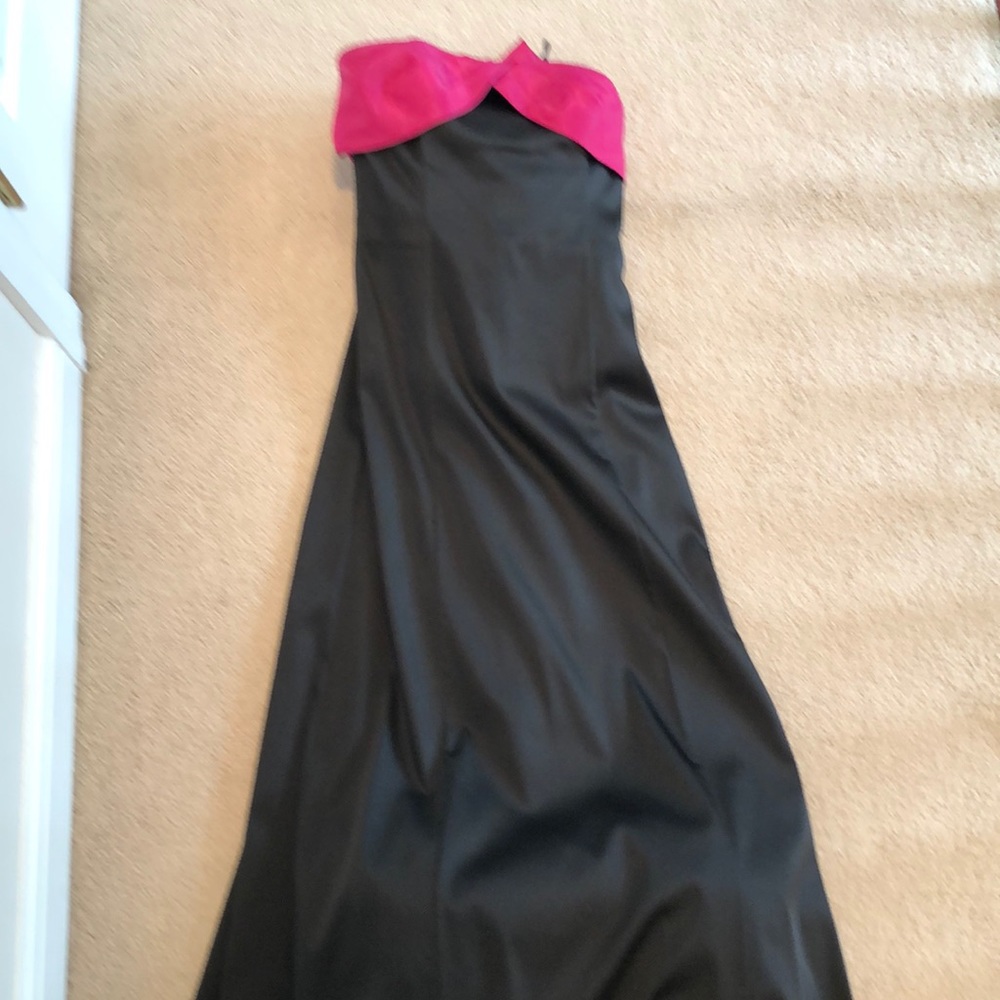 Elegant Black Gown With Raspberry Bow. Like New - image 1